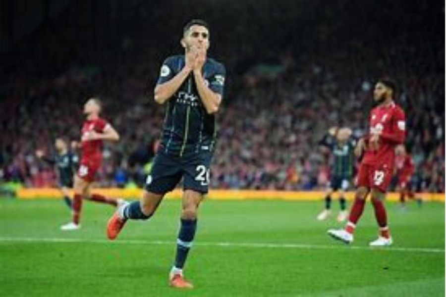 Phil Jones United's Biggest Fan Just Misses Second Premier League Medal (1)